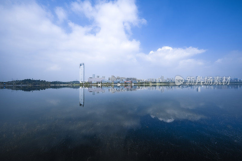 A prosperous financial city photographed by the river of Chengdu on a sunny and cloudy day